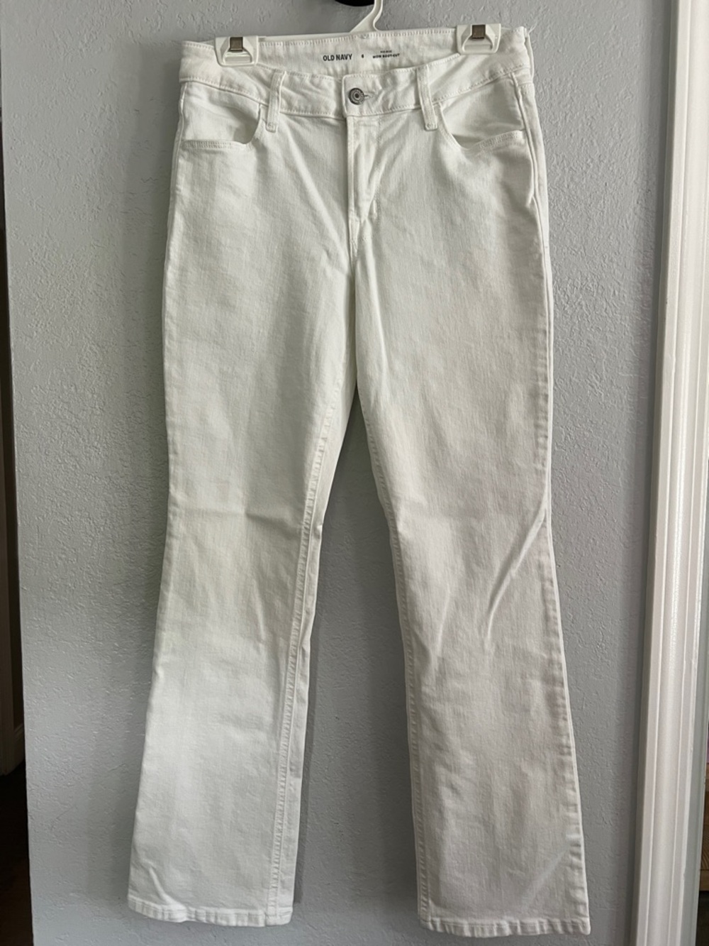 Like New Old Navy WOW Mid-Rise Bootcut white jeans sz 6